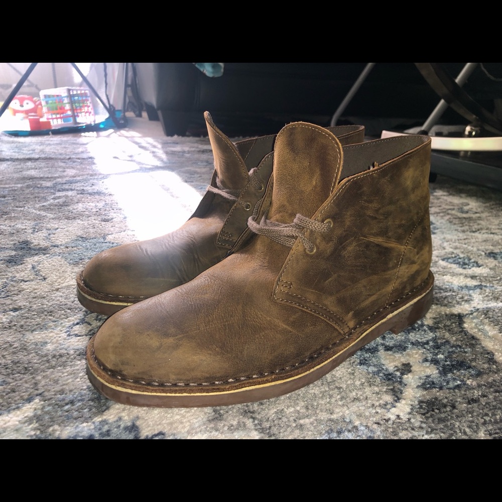 Clarks desert boots in beeswax!! SZ 10